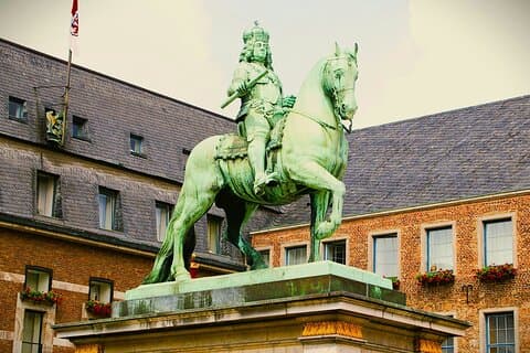 Düsseldorfer Geistertour : Selbstgeführte Geisterwanderung