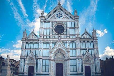Basilica di Santa Croce: Dove riposano le leggende a Firenze