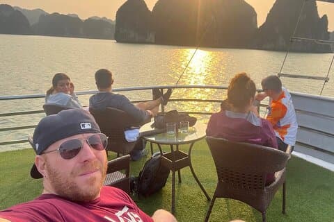 Bewonder de zonsondergang op Lan Ha Bay: kajakken, zwemmen vanuit Cat Ba