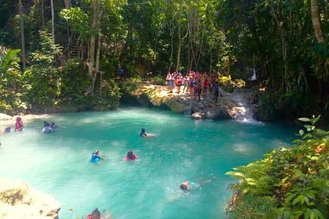 Blue Hole Falls met paardrijavontuur vanuit Montego Bay
