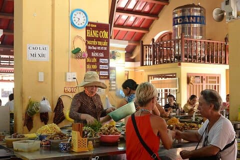 Authentisches kulinarisches Abenteuer: Erkundung der Straßenessenszene von Hoi An