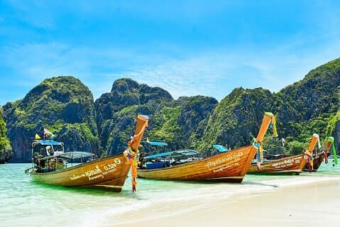 Khaolak : Phi Phi & Maya Bay Tour in motoscafo con trasferimenti e pranzo