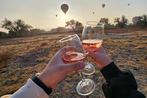 Balloon flight + Transportation + Breakfast in Cave or buffet + Pyramids