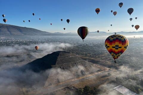 Balloon Flight in Teotihuacan + La Gruta Experience