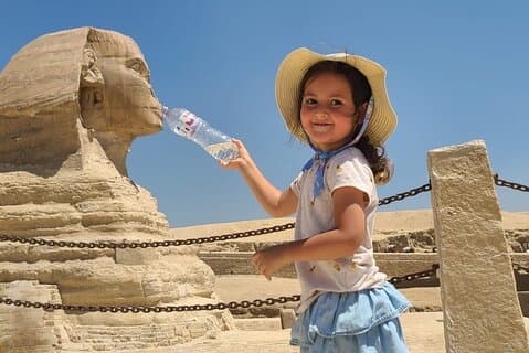 Private Guided Day Tour: Giza Pyramids, Egyptian Museum and Nile Dinner Cruise