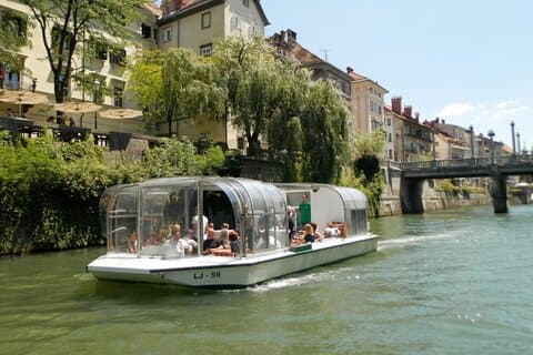 Passeio de barco em Ljubljana