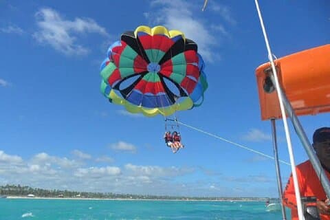 Hurghada: Red Sea Parasailing with Private Transfers