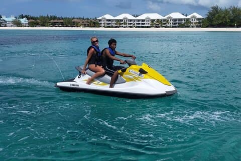 Aventura autoguiada en Waverunner para pasajeros individuales y dobles