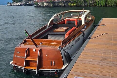 Private Holzboot-Tour auf dem Comer See: Dörfer und Villen