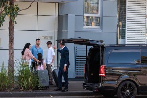 One Way Luxury Transfer to Gold Coast Theme Parks