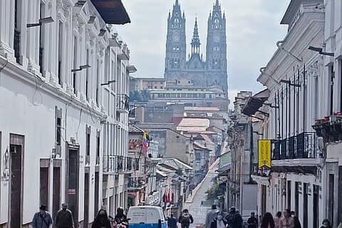 Quito Essenziale: Tour Privato della Città + Centro del Mondo (max. 3 persone)