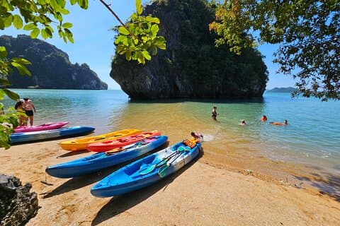 Halvdag 3 ö, kajakpaddling (Talabeng Sea Cave)