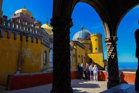Från Lissabon: Sintra, Pena Palace & Vinprovning Rundtur i liten grupp