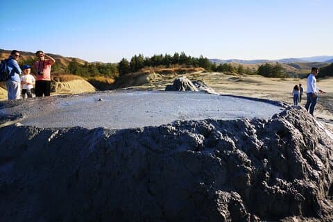 Volcanes fangosos y mina de sal Slănic - Tour privado desde Bucarest