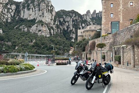 Trail-Motorradverleih für Montserrat