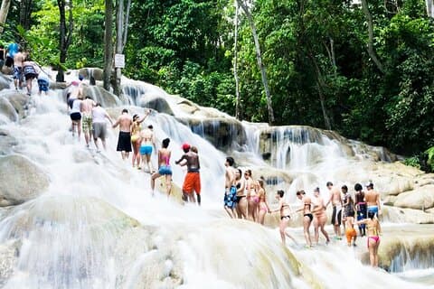 Tour de 6 horas Blue Hole & Dunn's River Falls (somente transporte)