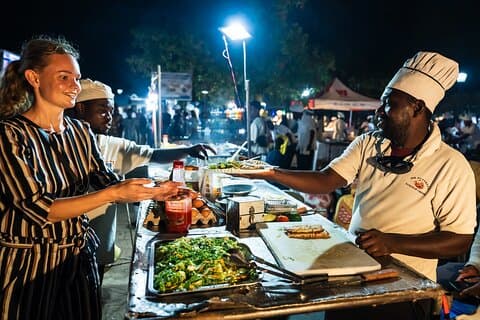 Zanzíbar: Tour nocturno por Stone Town, mercado de Darajani a Forodhani