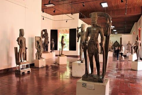 Phnom Penh Tours and Mekong River cruise