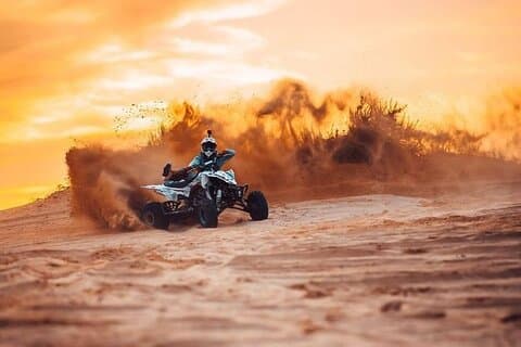 Dune Bashing Quadrijden en Kameelrijden met BBQ-maaltijd