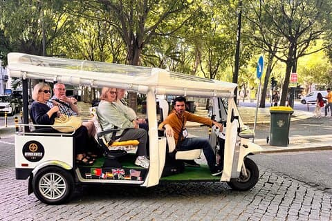 3h30 Tour | Lisbon Essentials: See, Taste and Learn with a Local