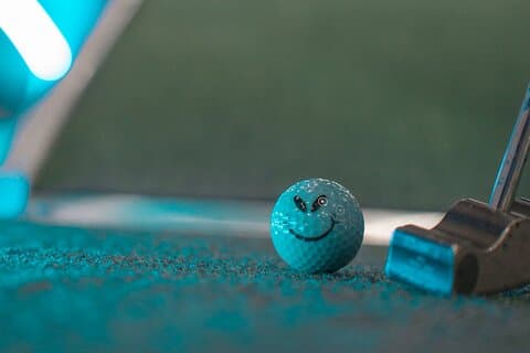 Hele dagen ubegrænset minigolf og spil i Bay Area (øst)