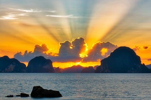 Krabi Ao, cerca de plancton bioluminiscente en barco de cola larga