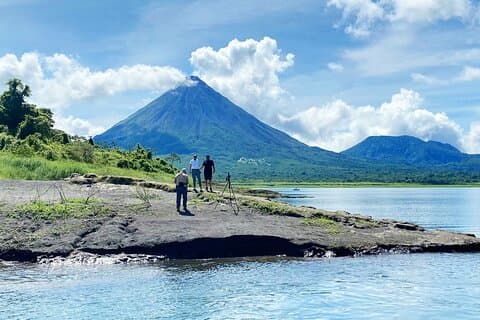 Parque Nacional Arenal (barco + 2 trilhas diferentes)
