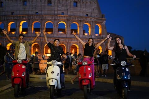 Vespa Scooter Night Tour i Rom med professionel fotograf