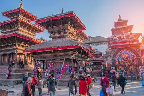 Voyage privé : place Durbar de Katmandou et stupa de Swayambhunath