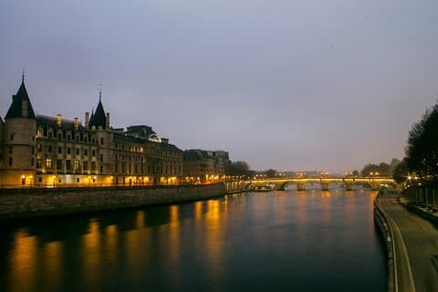 Illumination Tour de Paris