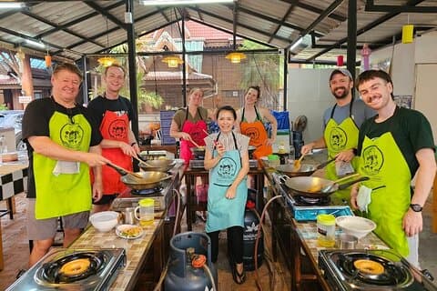 Cours de cuisine d'une demi-journée avec visite du marché à Chiang Mai