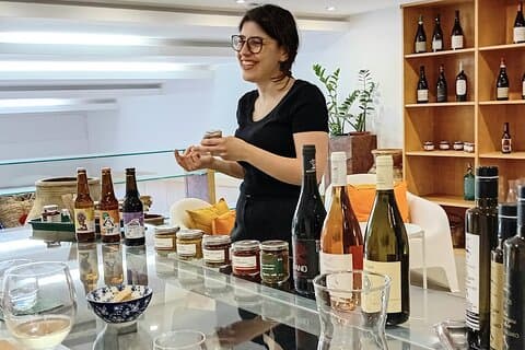 典型的なシチリアの職人製品とエボオイルを発見