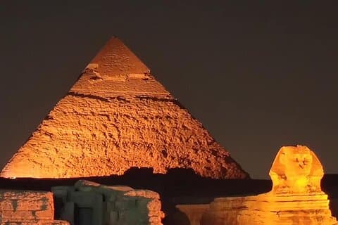 Ton- und Lichtshow bei den Großen Pyramiden in Gizeh