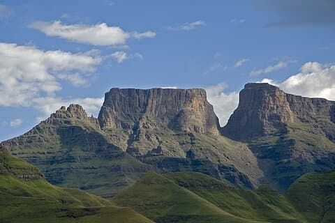 Excursão de meio dia às montanhas Drakensberg saindo de Durban