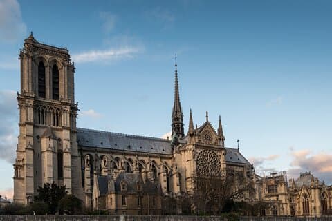 Notre Dame Paris utendørs tur med kryptosenter