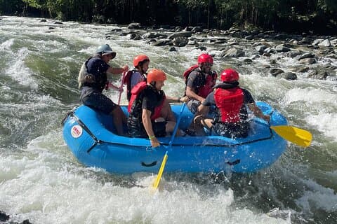 De beste privétour naar Jungle+Rafting+Paragliding+Natuurlijk zwembad