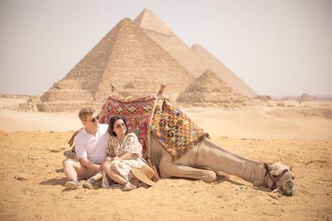 Tour del Cairo con soste al piramide del museo egizio Bazaar Sound and Light Show