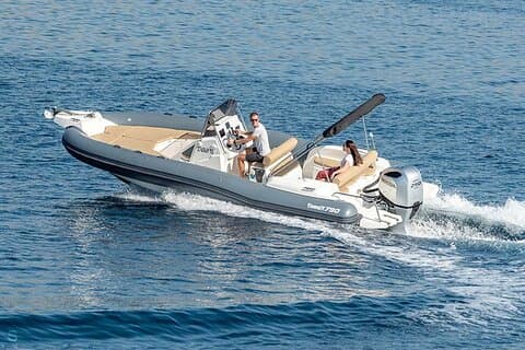 Personaliza tu itinerario en un paseo en barco privado