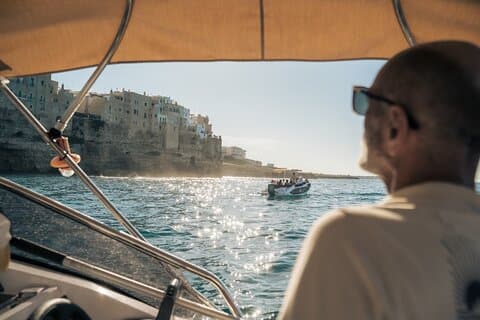 Fiesta exclusiva en barco de 6 horas en Polignano a Mare