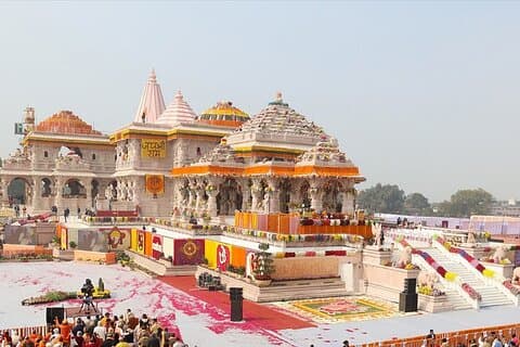 Varanasi till Ayodhya: A Divine Day Expedition