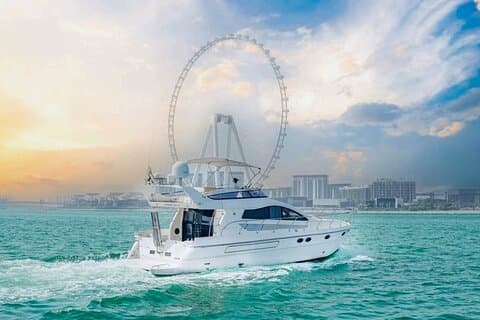 Tour privato in yacht di 50 piedi di 2 ore intorno a Dubai
