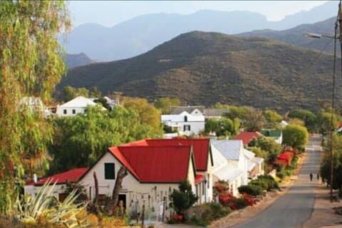 Oudtshoorn: 2-days Tour Swartberg, Cango Caves, Ostriches & Hotel