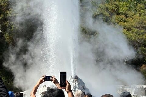 Rotorua & Taupo Day Tour med Waiotapu & Huka Falls från Auckland