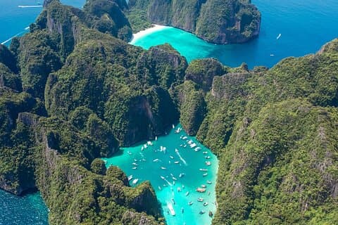 Phi Phi & Bamboo Island heldagstur med Premium Speed-Catamaran
