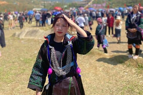 Sapa Trekking locale alle terrazze di riso, villaggio tradizionale