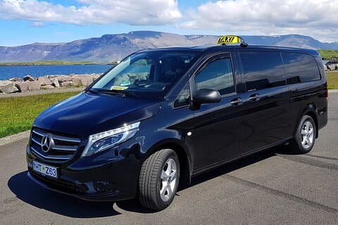 Transfert privé de Reykjavik à l'aéroport international de Keflavik