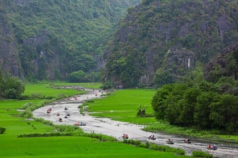 Ninh Binh Full Day Tour Group 09 (Mua Cave - Tam Coc - Hoa Lu)