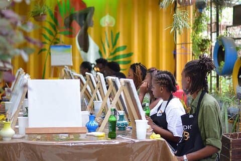 Studio di pittura artistica e ceramica a Mombasa in Kenya