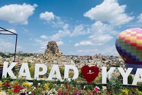 Tour de 2 dias pela Cappadocia a partir de Istambul com balão opcional