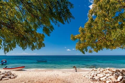 Bahía de las águilas glamping experience from Santo Domingo